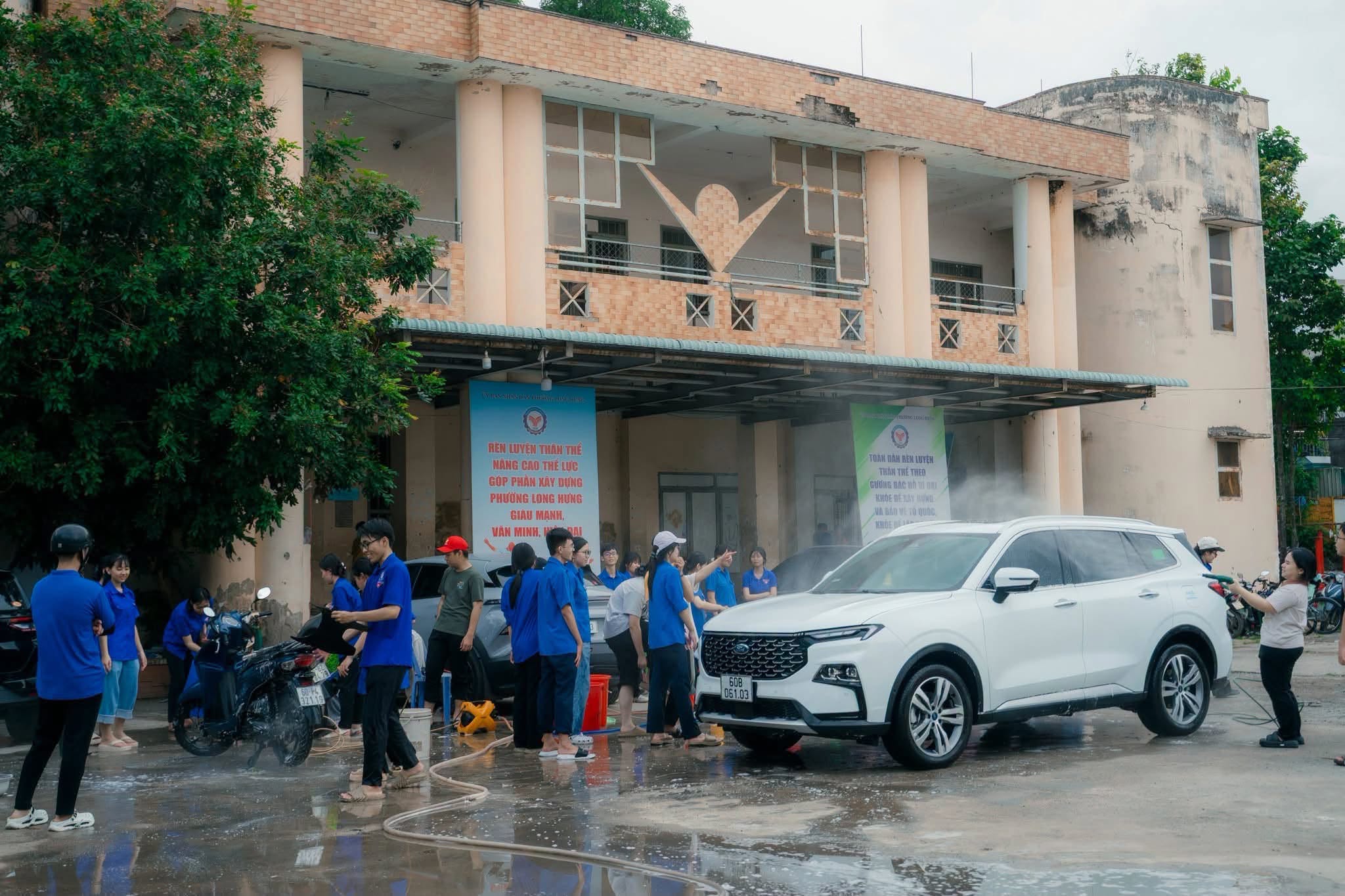 HƠN 100 ĐOÀN VIÊN, THANH NIÊN THAM GIA CÔNG TRÌNH “RỬA XE GÂY QUỸ” VÌ CỘNG ĐỒNG
