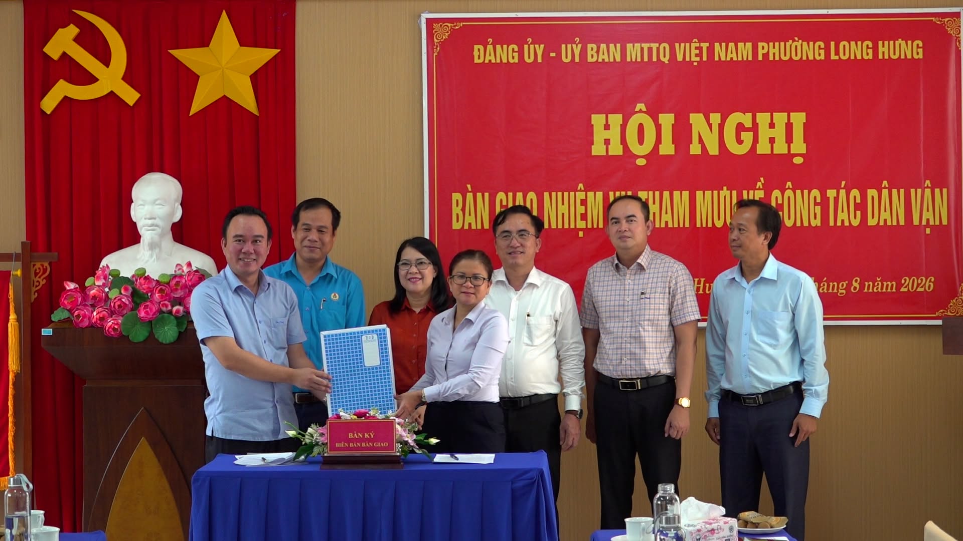Phường Long Hưng bàn giao, tiếp nhận chức năng, nhiệm vụ tham mưu công tác dân vận từ Ban Xây dựng Đảng Đảng ủy phường về Ủy ban MTTQ Việt Nam phường