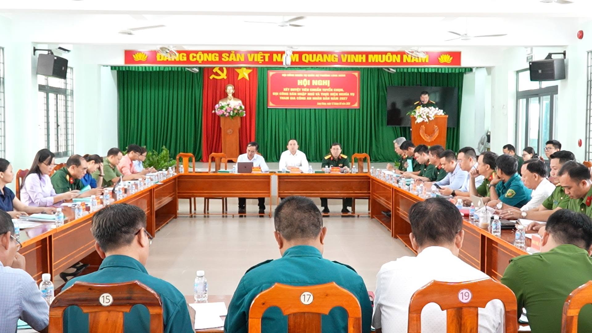 Hội đồng NVQS phường Long Hưng xét duyệt nguồn tuyển quân năm 2027