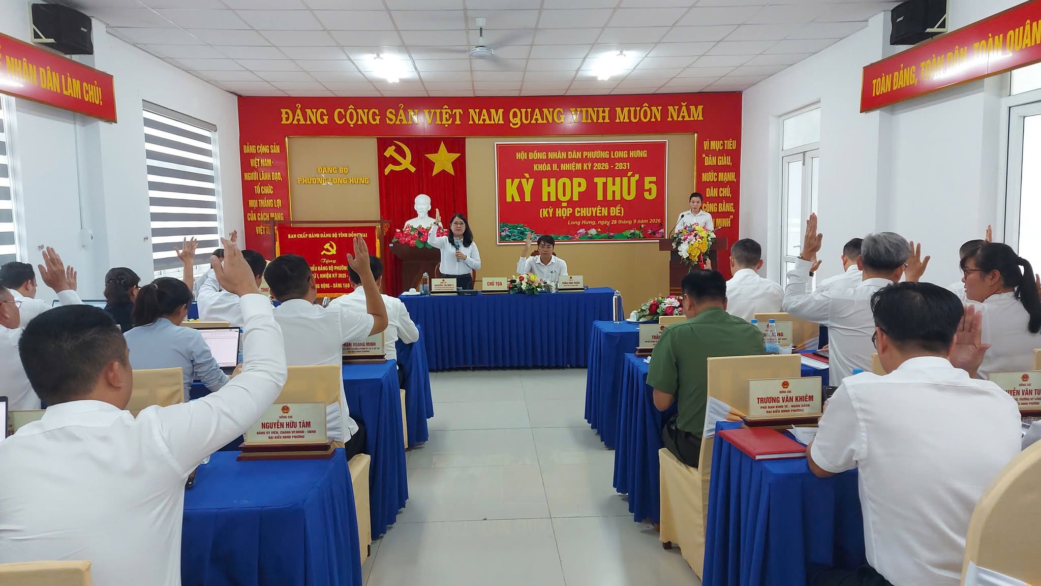 Kỳ họp lần thứ 5 (kỳ họp chuyên đề) HĐND phường Long Hưng