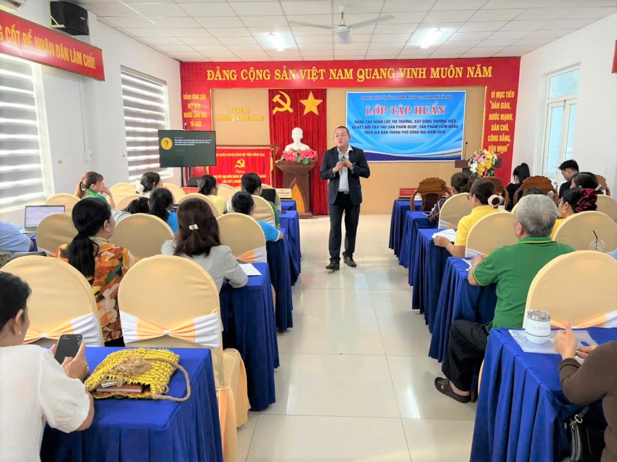 Hội Nông dân phường Long Hưng tập huấn nâng caio năng lực thị trường, xây dựng thương hiệu sản phẩm OCOP cho nông dân